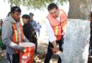 Con encalado, basado en criterios técnico-científicos, se protege arbolado urbano en Puebla