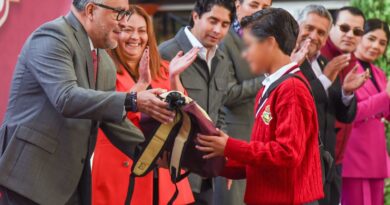 ¡Gobierno de territorio! Integrantes del Gabinete del EdoMéx entregan útiles escolares en los 125 municipios