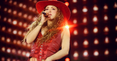 Shakira recibe reconocimiento por ser la primera artista con 4 sold outs en la historia del Estadio Akron