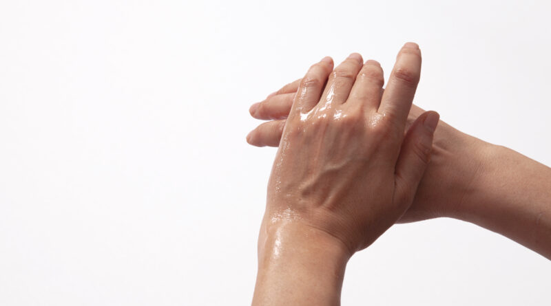 Manos limpias y piel sana: el reto para personas con dermatitis atópica