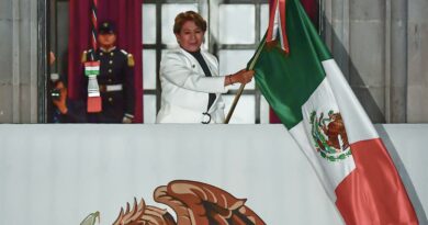 Con un ¡Viva! a las mujeres anónimas de la Independencia y a la igualdad, Gobernadora encabeza segundo Grito de Independencia en el EdoMéx