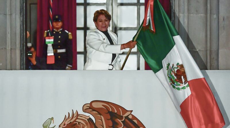 Con un ¡Viva! a las mujeres anónimas de la Independencia y a la igualdad, Gobernadora encabeza segundo Grito de Independencia en el EdoMéx