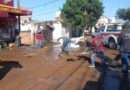 Atiende Gobierno del EdoMéx fuga de agua potable en Atizapán; apoya a familias y realiza limpieza