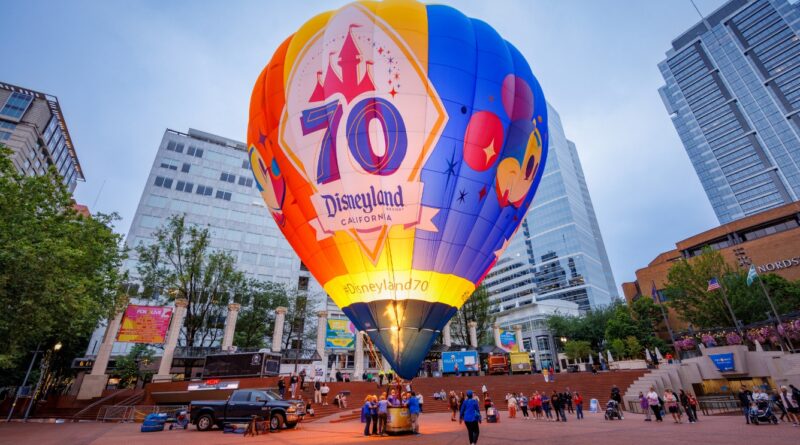 Disneyland Resort lleva su globo temático del 70º Aniversario al Festival Internacional del Globo 2025 en León, Guanajuato Disneyland Resort lleva su globo temático del 70º Aniversario al Festival Internacional del Globo 2025 en León, Guanajuato