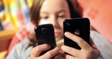 Mirar el móvil antes de dormir apaga la hormona del sueño y pone en riesgo la salud