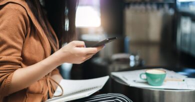 Adiós al efectivo, parejas mexicanas  reinventan su economía con pagos inmediatos