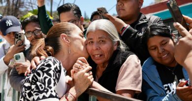 En Oaxaca, Claudia Sheinbaum reconoce a mujeres traductoras y presenta la Cartilla de Derechos de las Mujeres, traducida a 67 lenguas indígenas