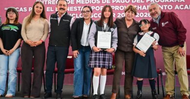 Delfina Gómez impulsa permanencia escolar con la entrega de más de 37 mil Becas por Aprovechamiento Académico en EdoMéx