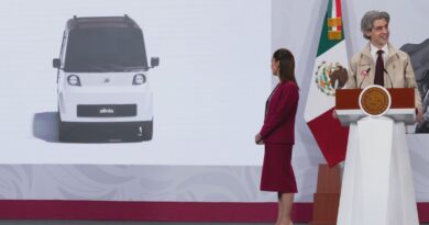 Presidenta Claudia Sheinbaum presenta el prototipo del minivehículo eléctrico mexicano Olinia Presidenta Claudia Sheinbaum presenta el prototipo del minivehículo eléctrico mexicano Olinia