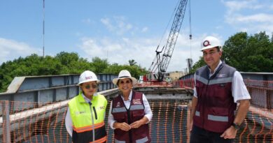 Recorre Mara Lezama reconstrucción del puente de Subteniente López, obra que avanza al 37%