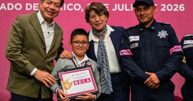 “Cuidar a quienes nos cuidan, un acto de justicia”: Delfina Gómez entrega 2,650 becas a hijas e hijos de policías operativos del EdoMéx “Cuidar a quienes nos cuidan, un acto de justicia”: Delfina Gómez entrega 2,650 becas a hijas e hijos de policías operativos del EdoMéx