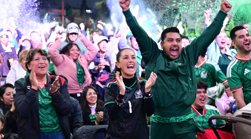 ¿Y si sí? Desde el EdoMéx, la Claudia Sheinbaum y Delfina Gómez apoyan a México en su encuentro vs Inglaterra ¿Y si sí? Desde el EdoMéx, la Claudia Sheinbaum y Delfina Gómez apoyan a México en su encuentro vs Inglaterra
