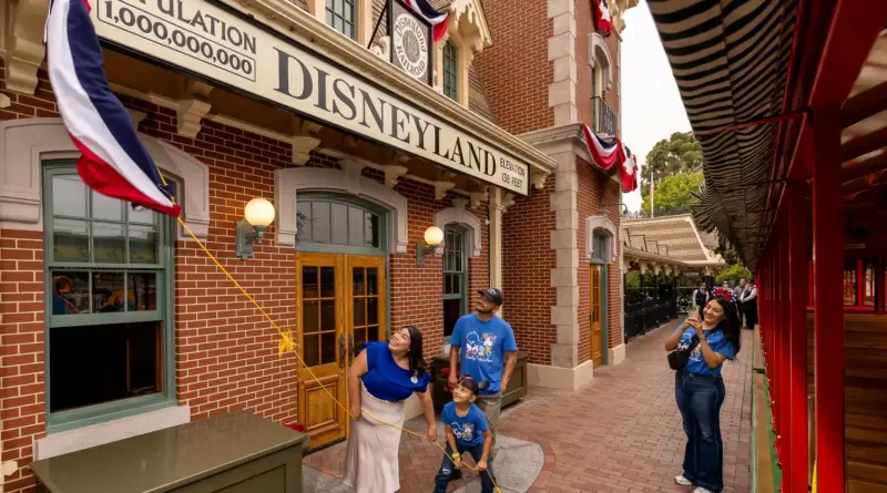 Disneyland Resort da la bienvenida al visitante “mil millones”