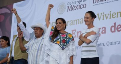 Entregan Claudia Sheinbaum y Mara Lezama 474 escrituras a familias de la colonia Colosio tras más de 30 años de espera