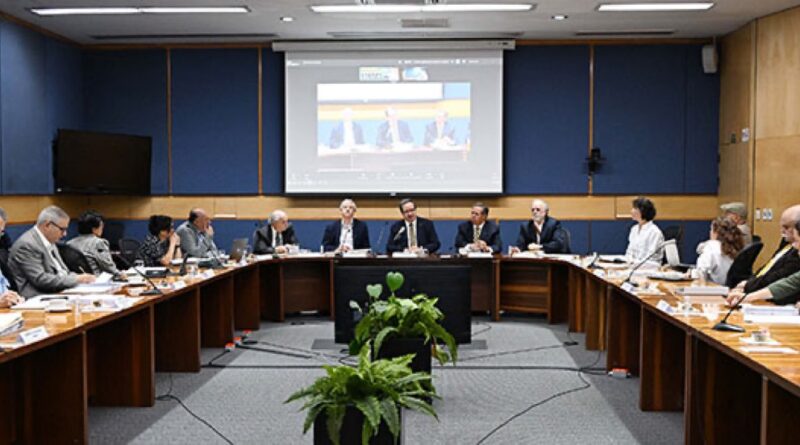 Instala Rector Comisión Técnica para la revisión del examen de ingreso a la licenciatura 2026