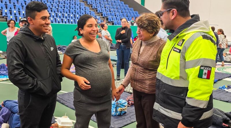 Gobernadora Delfina Gómez supervisa atención a familias evacuadas por fuga de gas en Nezahualcóyotl