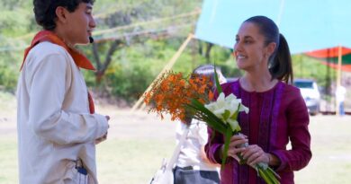 Claudia Sheinbaum anuncia apertura de la Universidad Rosario Castellanos para estudiantes rechazados de la UNAM Claudia Sheinbaum anuncia apertura de la Universidad Rosario Castellanos para estudiantes rechazados de la UNAM