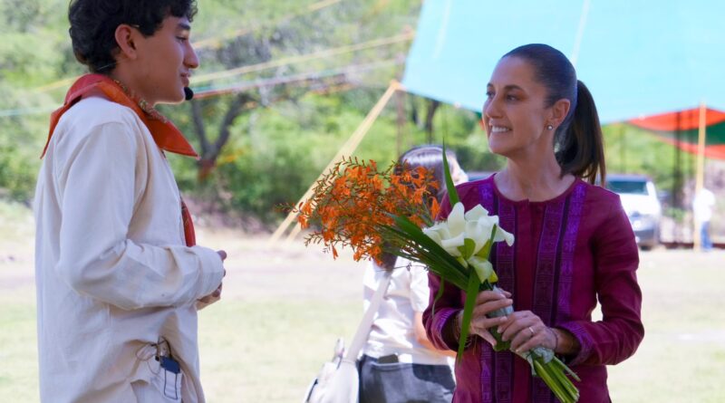Claudia Sheinbaum anuncia apertura de la Universidad Rosario Castellanos para estudiantes rechazados de la UNAM Claudia Sheinbaum anuncia apertura de la Universidad Rosario Castellanos para estudiantes rechazados de la UNAM