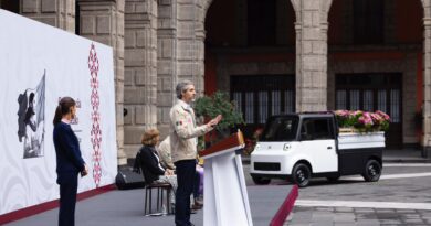 Claudia Sheinbaum presenta el minivehículo Olinia Carga; convocatoria para producción, en septiembre