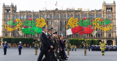 Los recordamos con el corazón: presidenta Sheinbaum encabeza izamiento de bandera a media asta en memoria de víctimas de los sismos de 1985 y 2017 Los recordamos con el corazón: presidenta Sheinbaum encabeza izamiento de bandera a media asta en memoria de víctimas de los sismos de 1985 y 2017