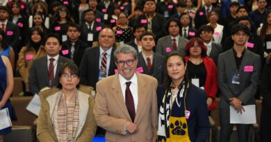 Inaugura diputado Ricardo Monreal Modelo Parlamentario Universitario de la UNAM FES Aragón