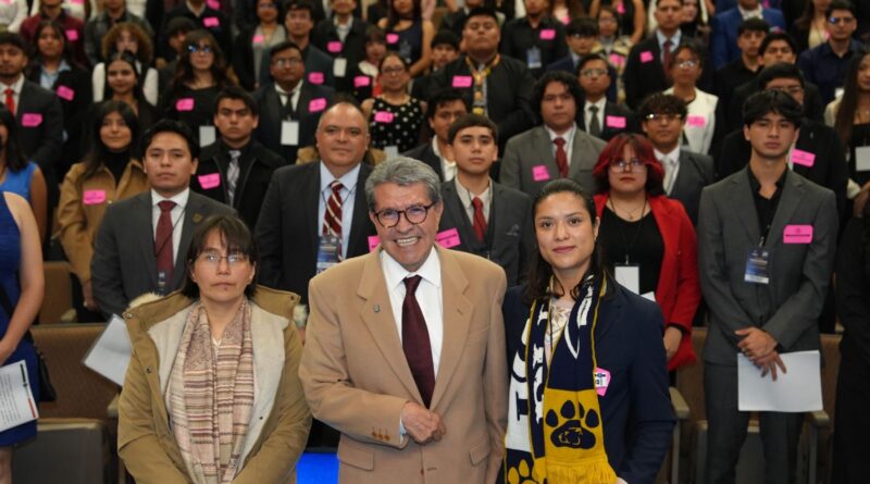 Inaugura diputado Ricardo Monreal Modelo Parlamentario Universitario de la UNAM FES Aragón