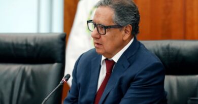 Celebra Higinio Martínez respaldo de comisiones a regulación sobre uso de dispositivos digitales en escuelas 